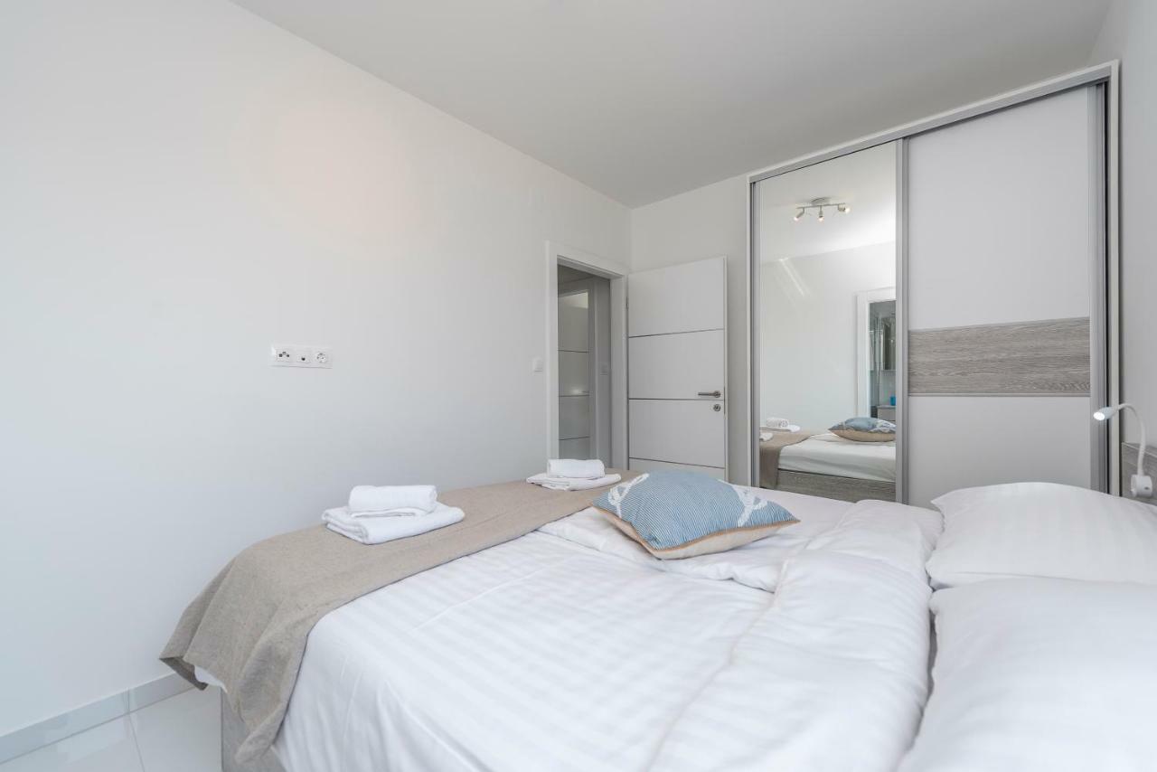 Adris 2 Luxury Modern Apartment With A Pool Novalja Eksteriør billede